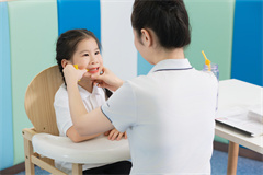 小孩說(shuō)話吐字不清？只因家長(zhǎng)做錯(cuò)了這兩件事